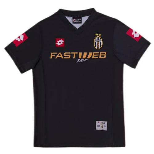 Juventus 2001/02 Away Retro Jersey: Classic Football Kit
